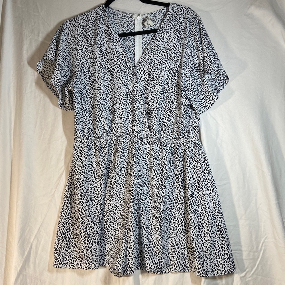 Umgee black and white romper size large